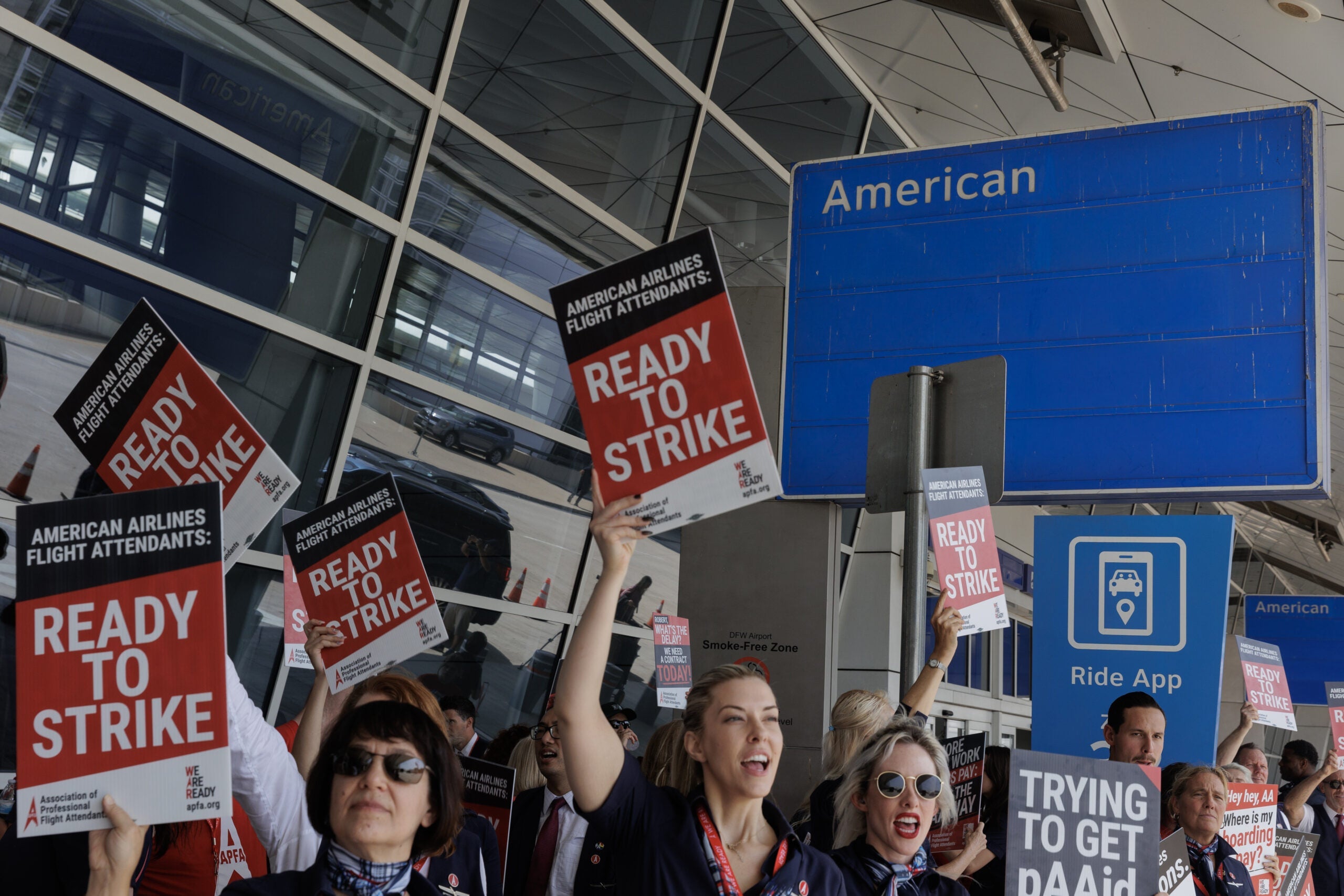 American Airlines Flight Attendants Picket Strike