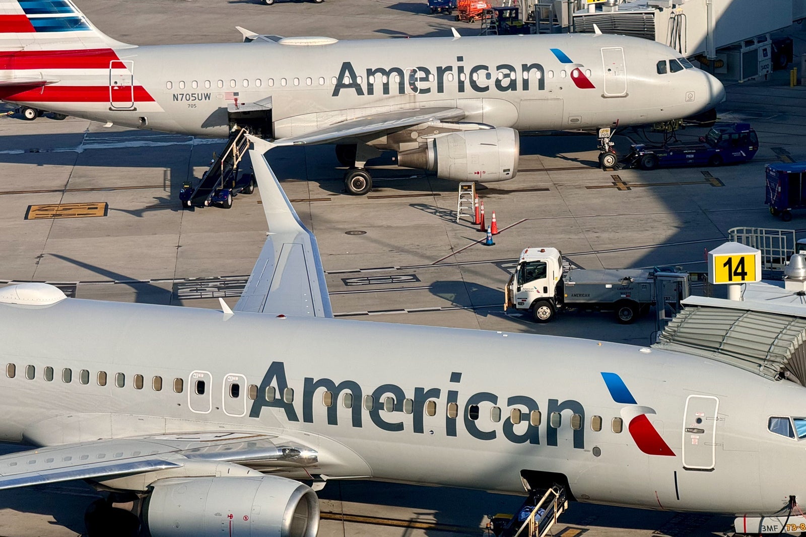 American Airlines Boeing 737 Airbus A319 LaGuardia LGA Planes