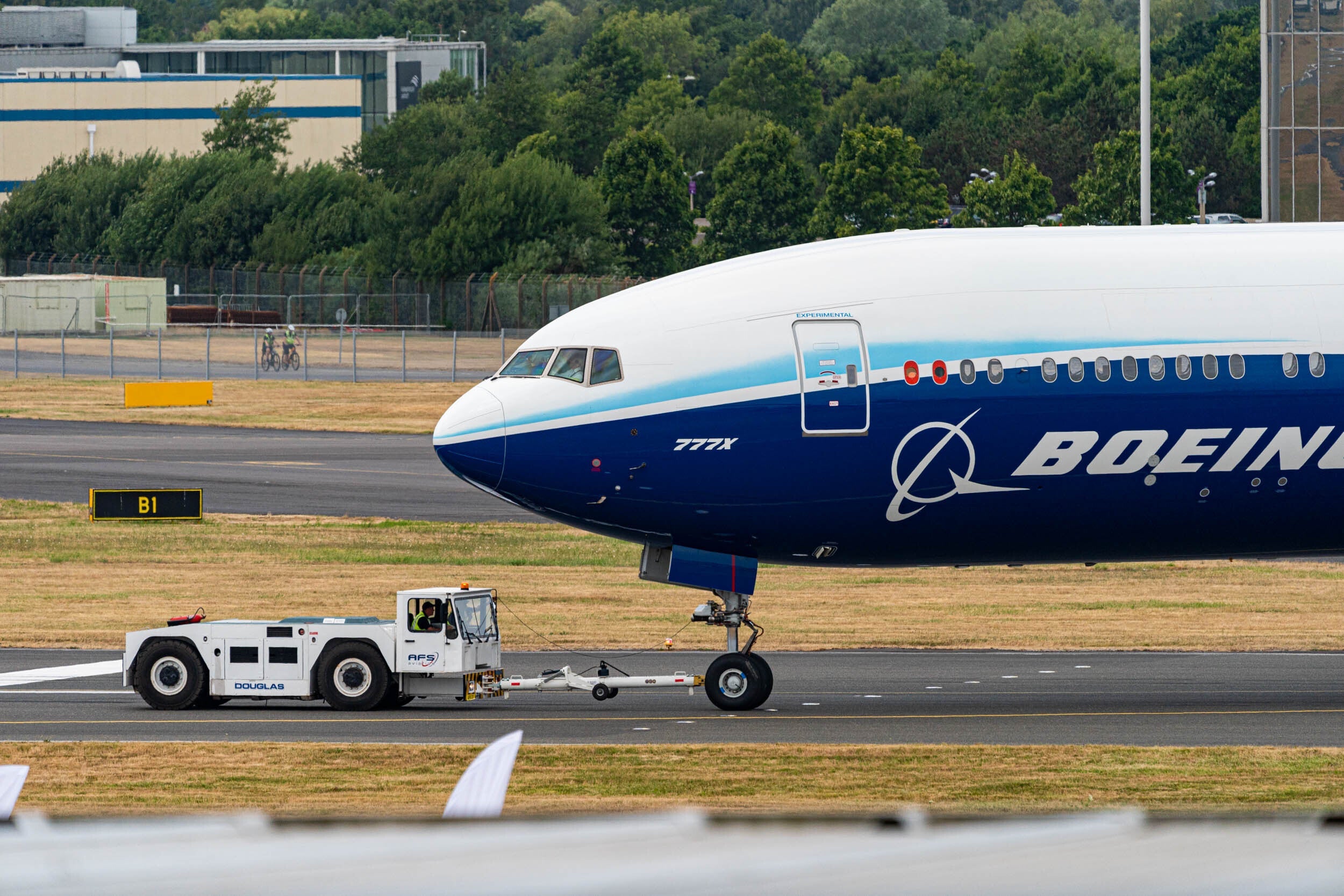Boeing 777X Farnborough-1-SLOTNICK