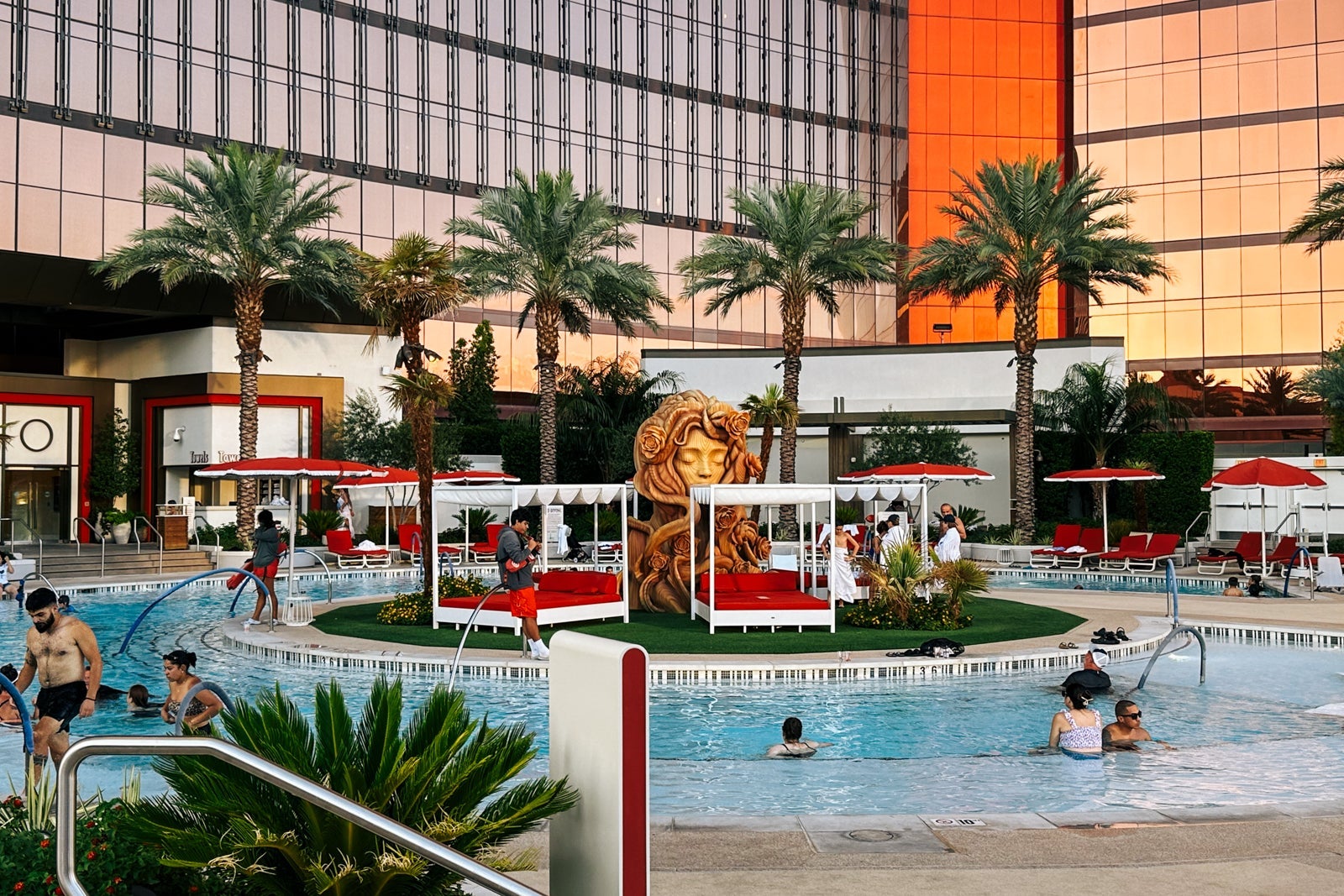 DAISY HERNANDEZ/THE POINTS GUY