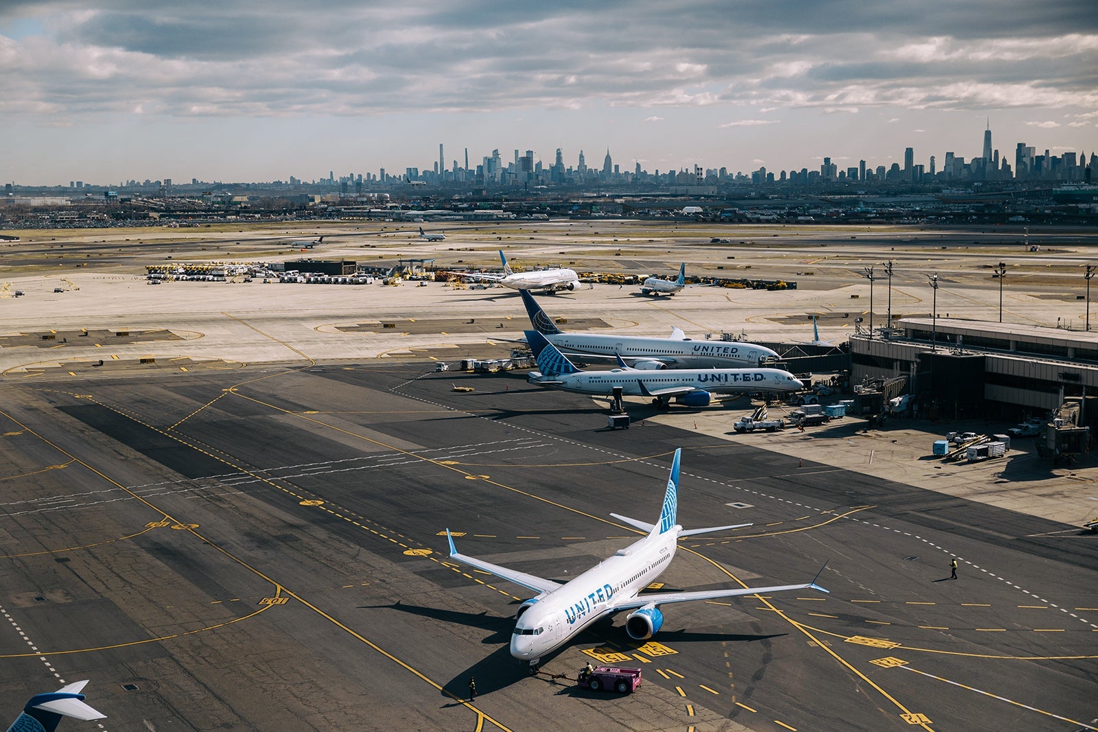 United Airlines Gains As Forecast Beats Estimates