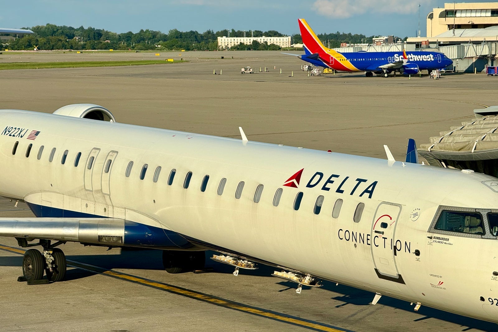 Delta Connection CRJ-900 CRJ900 PIT