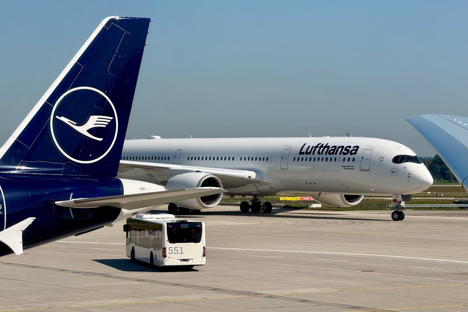 Lufthansa Airbus A319 A350