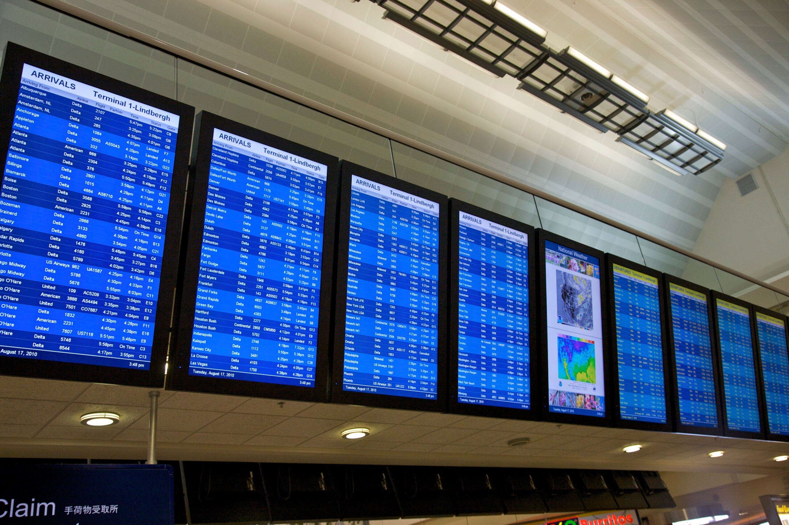 Electronic arrivals, departures and weather boards, Terminal 1, Lindbergh, at Minneapolis-Saint Paul International Airport, Minnesota, Midwest, USA MSP