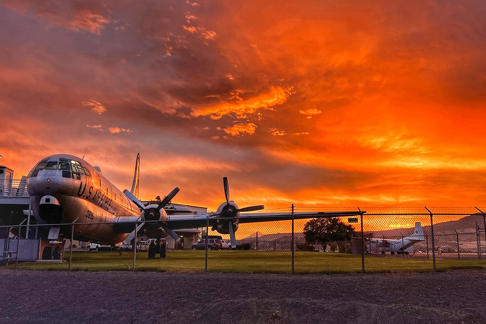 20241022_Rogue Valley International Medford Oregon Airport_Oval Office_Vintage plane