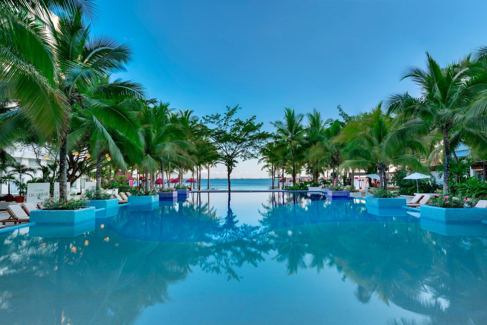 The-Sens-Cancun-Adults-Only-All-Inclusive-Resort-Tapestry-by-Hilton -Pool-area