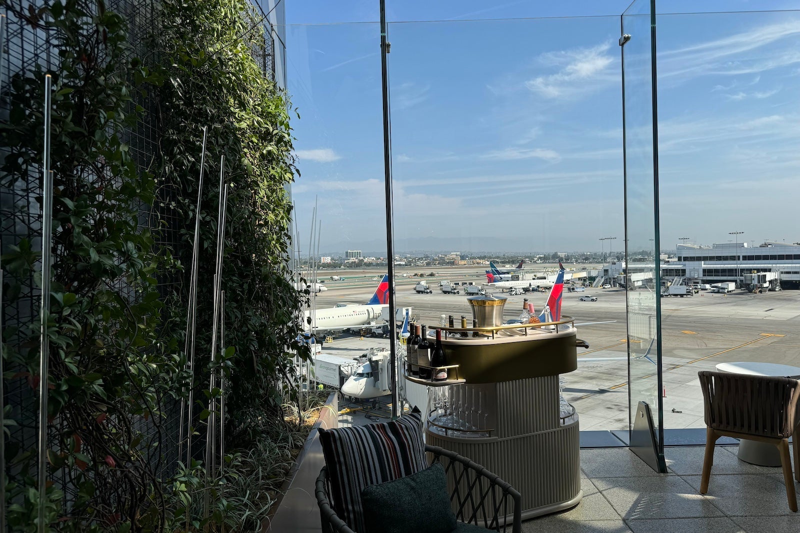 delta one LAX patio 6