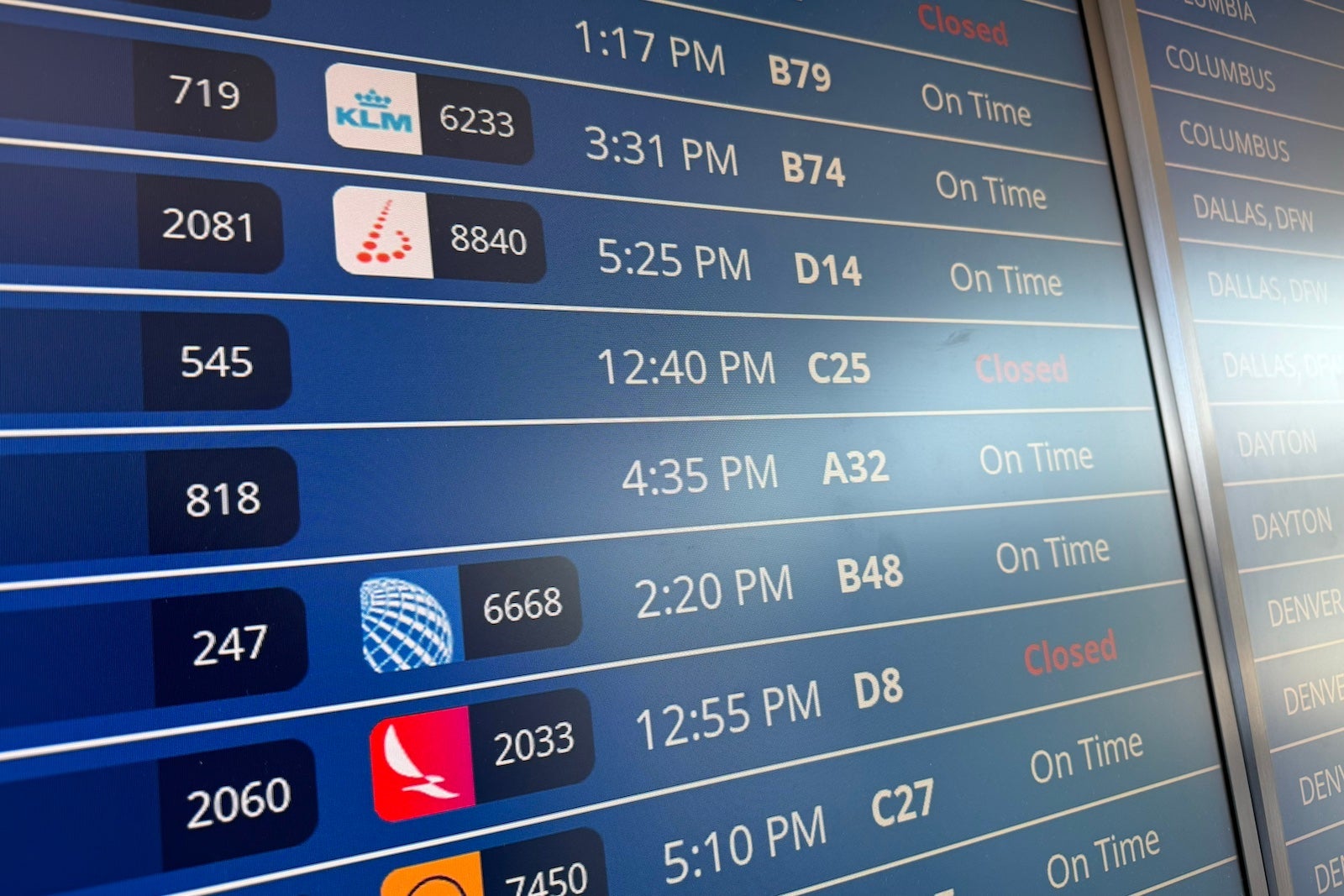 dulles departure board