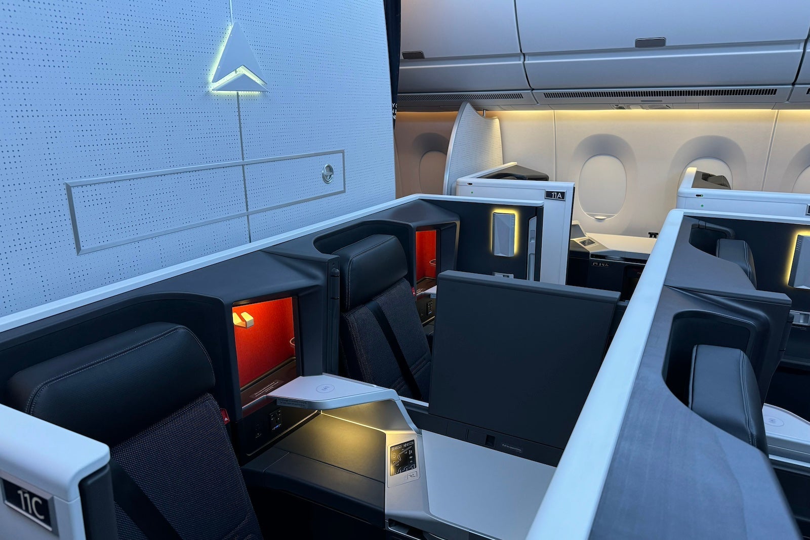 delta new interior motif side
