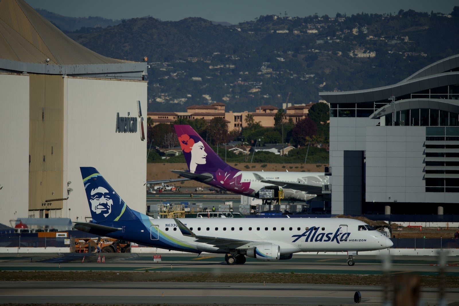 Alaska Air Agrees to Buy Hawaiian in $1.9 Billion Deal