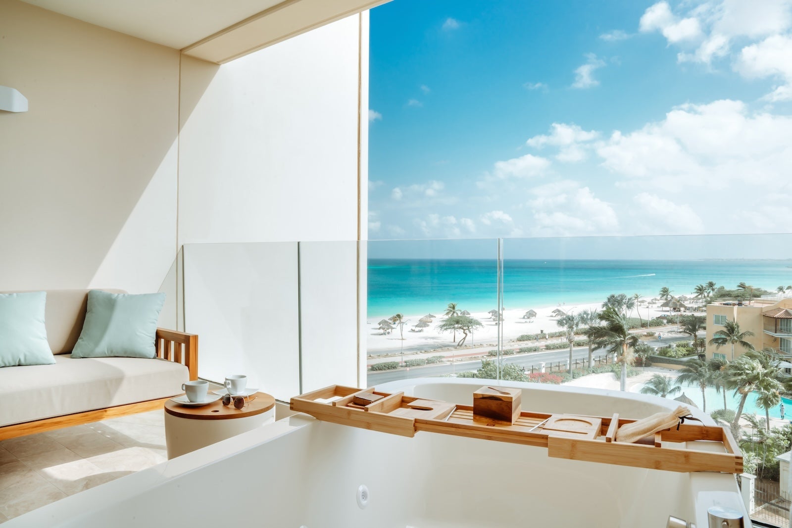 joia-aruba-balcony-tub