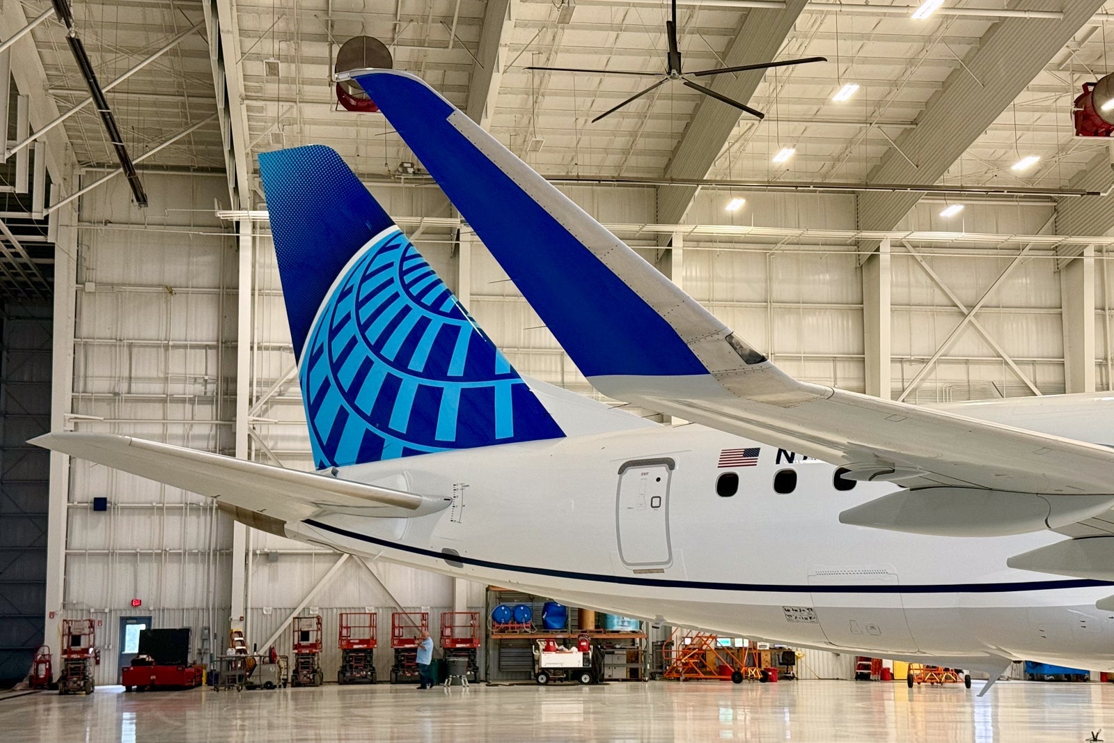 United Express E175 Starlink Installation