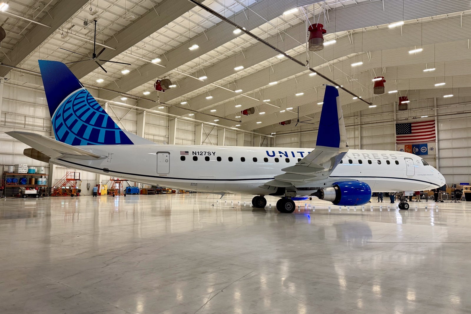 United Express E175 Starlink Installation.