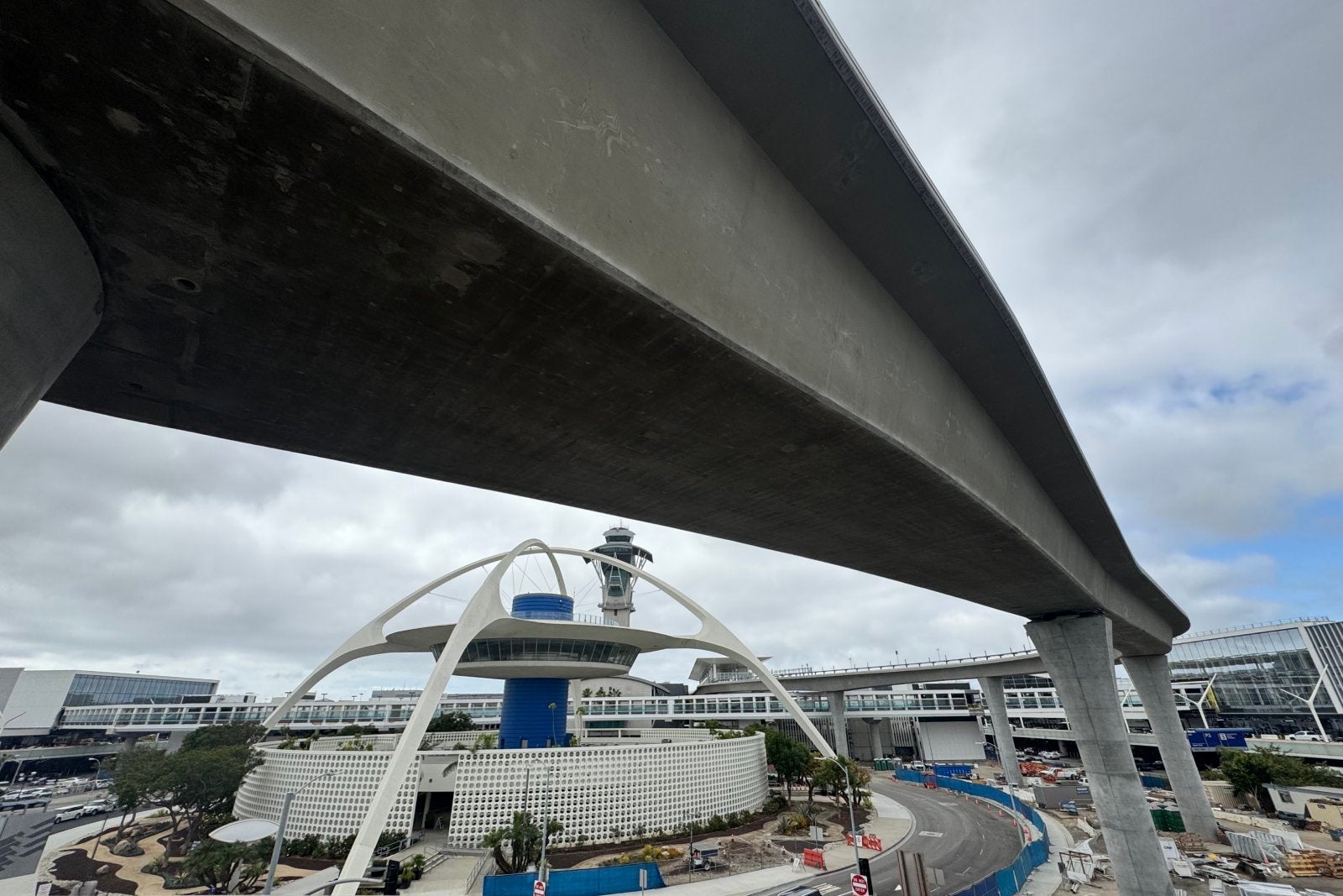 LAX Theme Building with People Mover