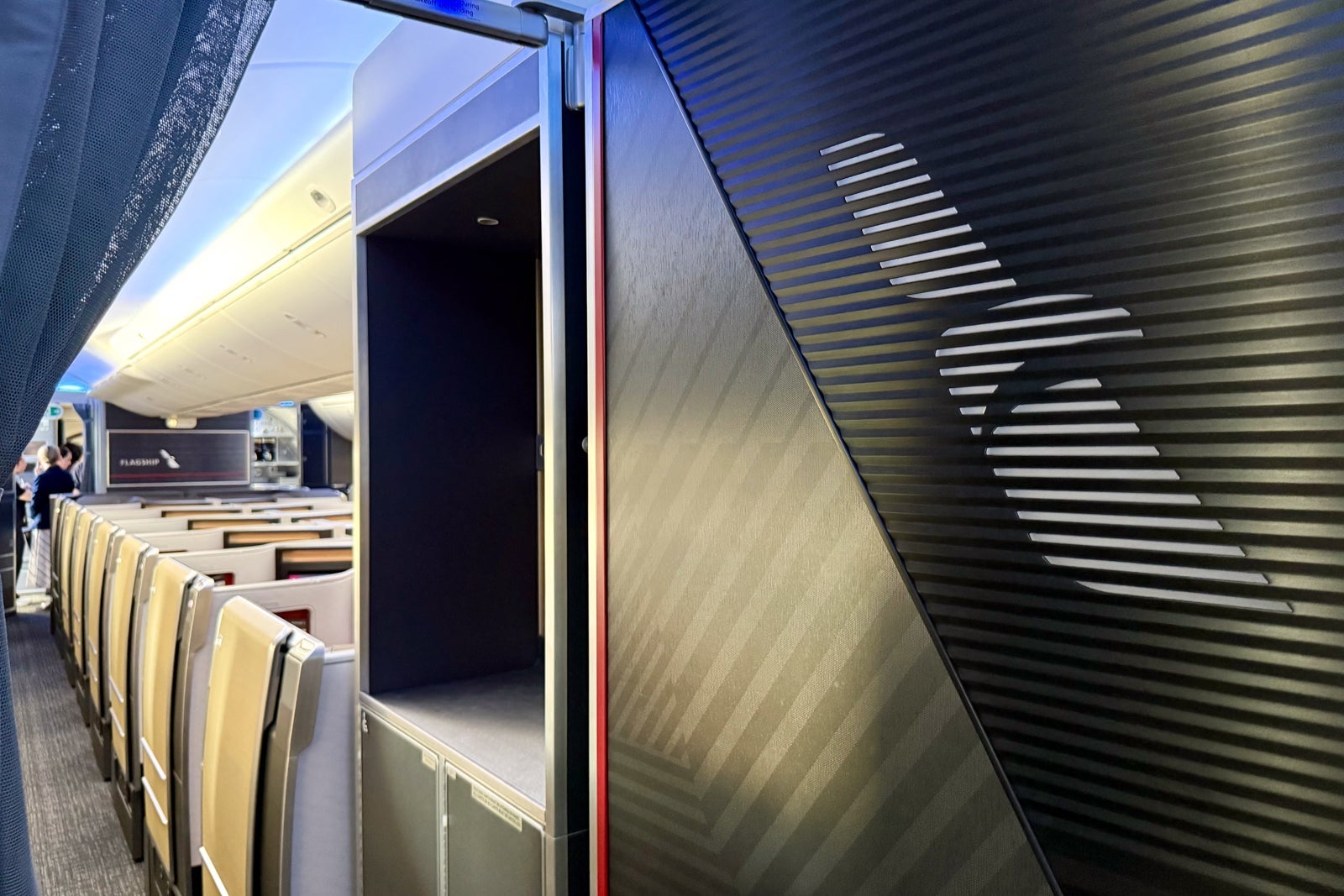 American Airlines Boeing 787-9P Flagship Suites Preferred Tour