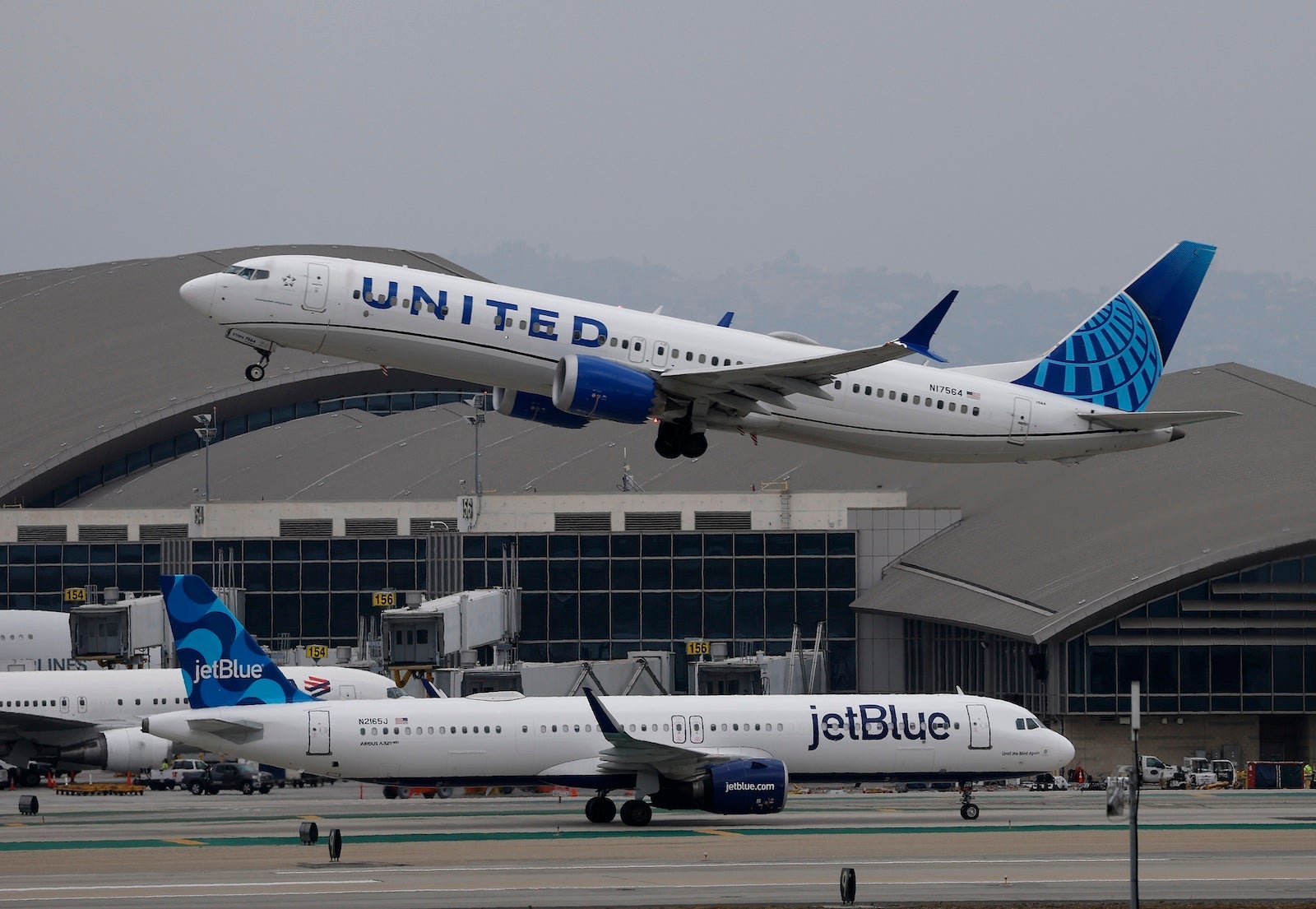 United Airlines And JetBlue Enter Into Partnership