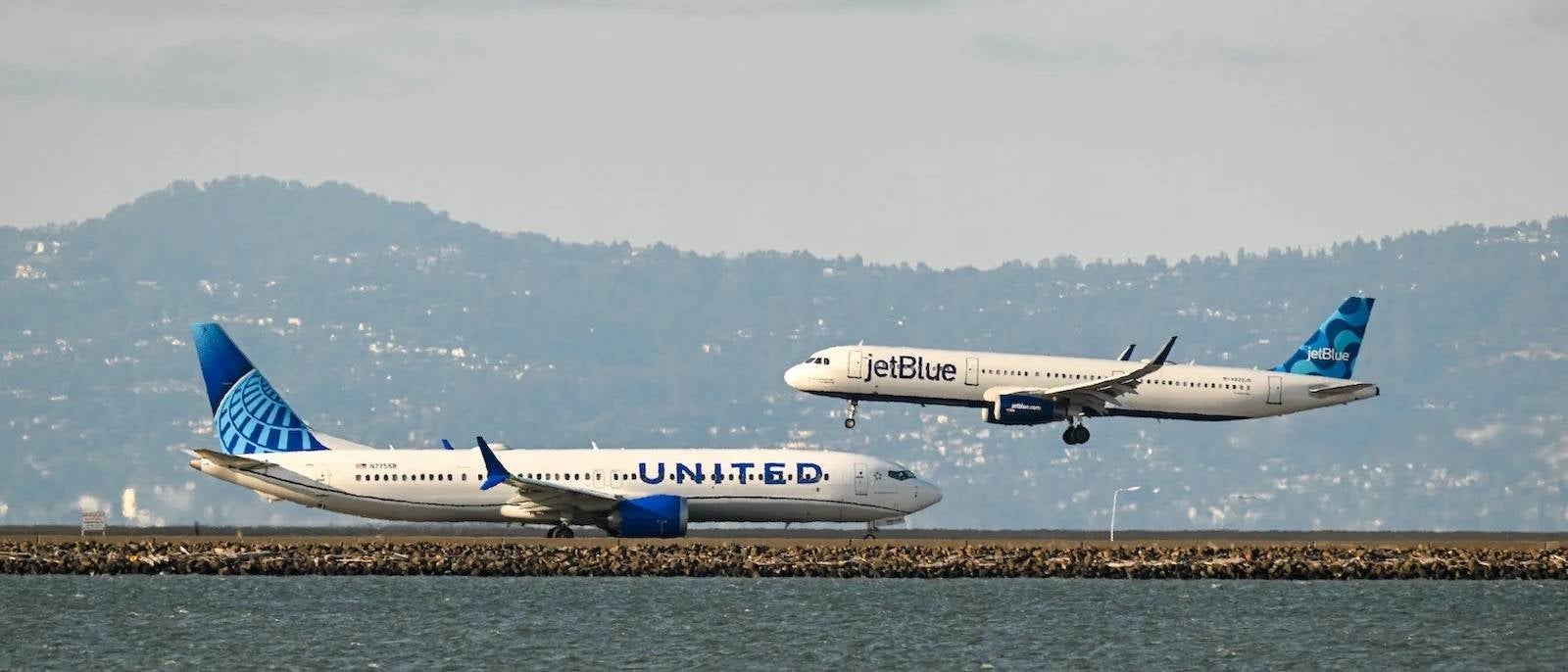 united-jetblue_TAYFUN COSKUN_ANDALOU AGENCY_GETTY IMAGES_700x300