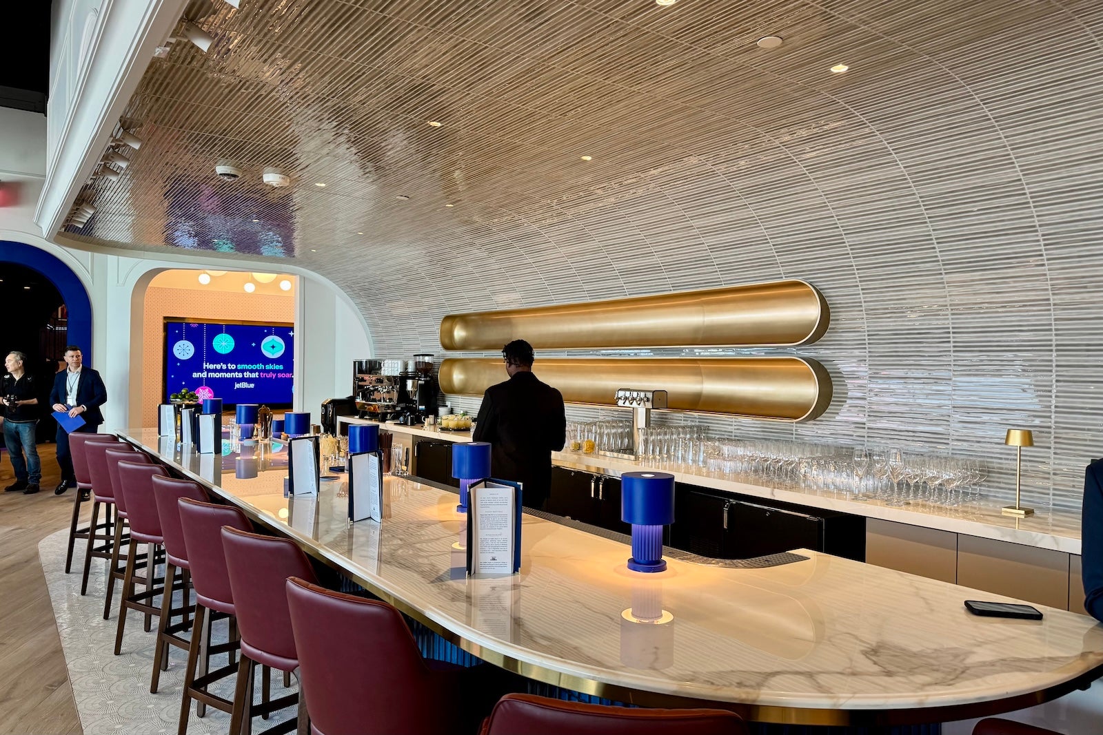 jetblue bluehouse 43