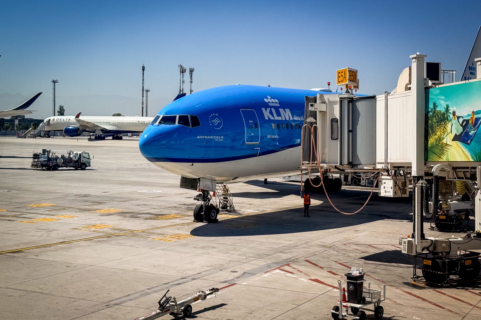 KLM 777-200ER fifth-freedom EZE - SCL