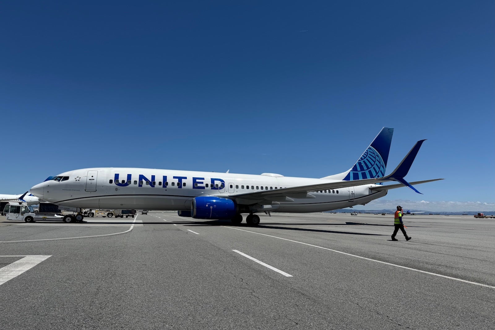 united 737-800