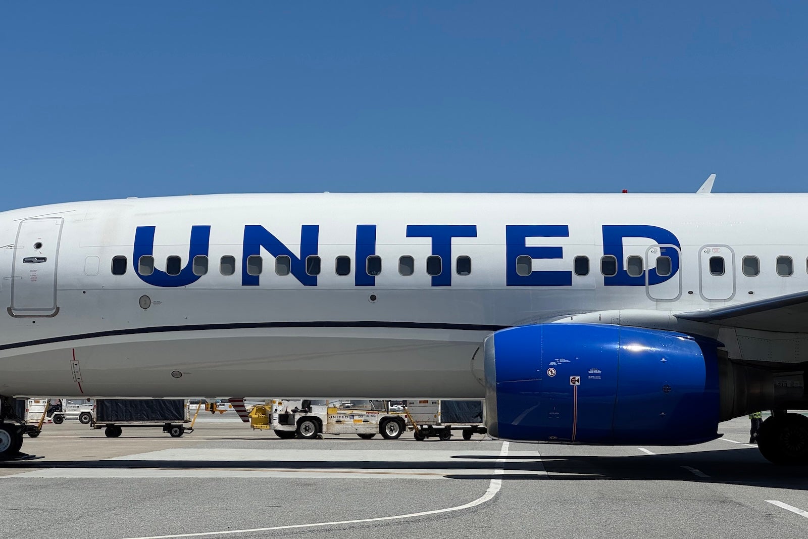 united airlines plane