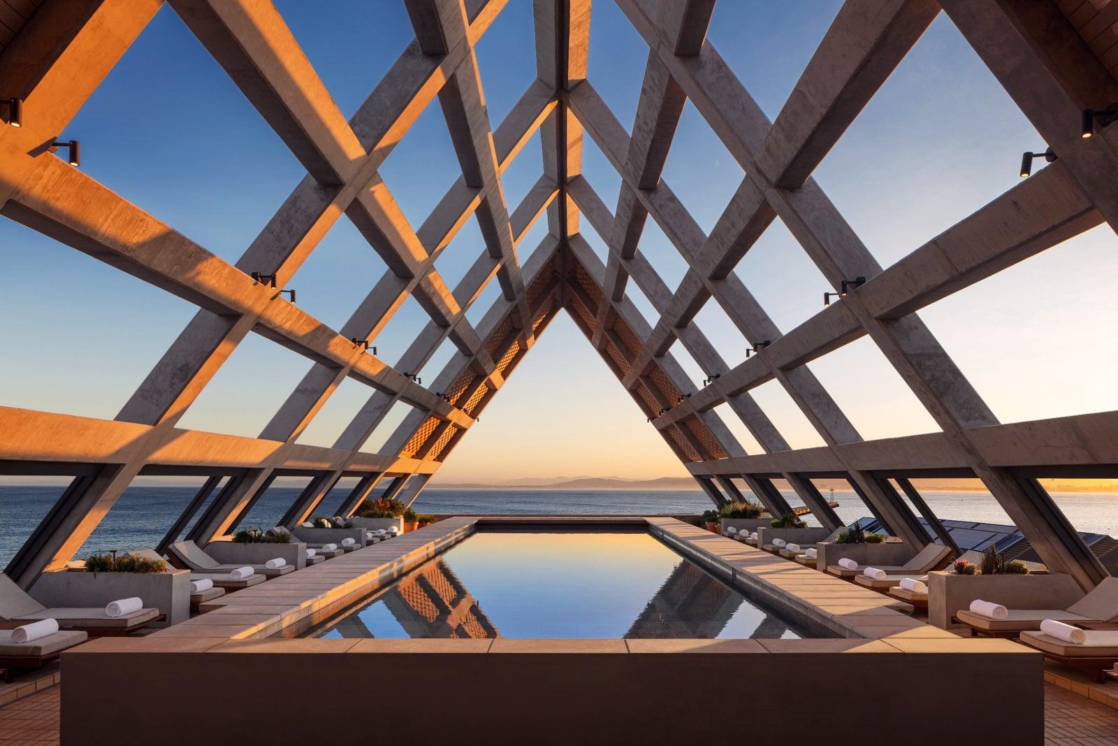 cape-town-edition-rooftop-pool