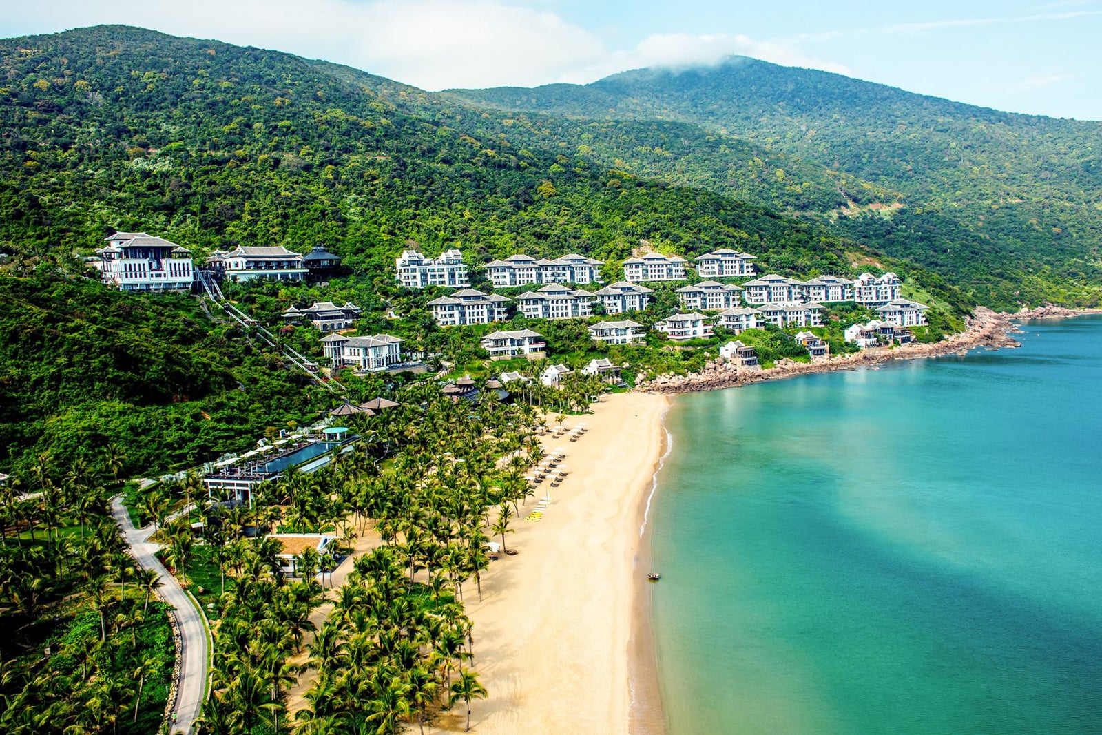 ?url=https%3A%2F%2Fthepointsguy.global.ssl.fastly.net%2Fus%2Foriginals%2F2023%2F02%2FBest IHG InterContinental Danang Sun Peninsula Resort FB