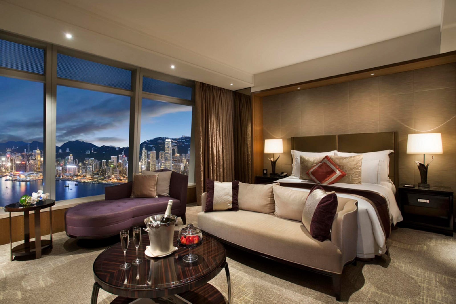 ?url=https%3A%2F%2Fthepointsguy.global.ssl.fastly.net%2Fus%2Foriginals%2F2023%2F02%2FBest Marriott Ritz Carlton Hong Kong FB
