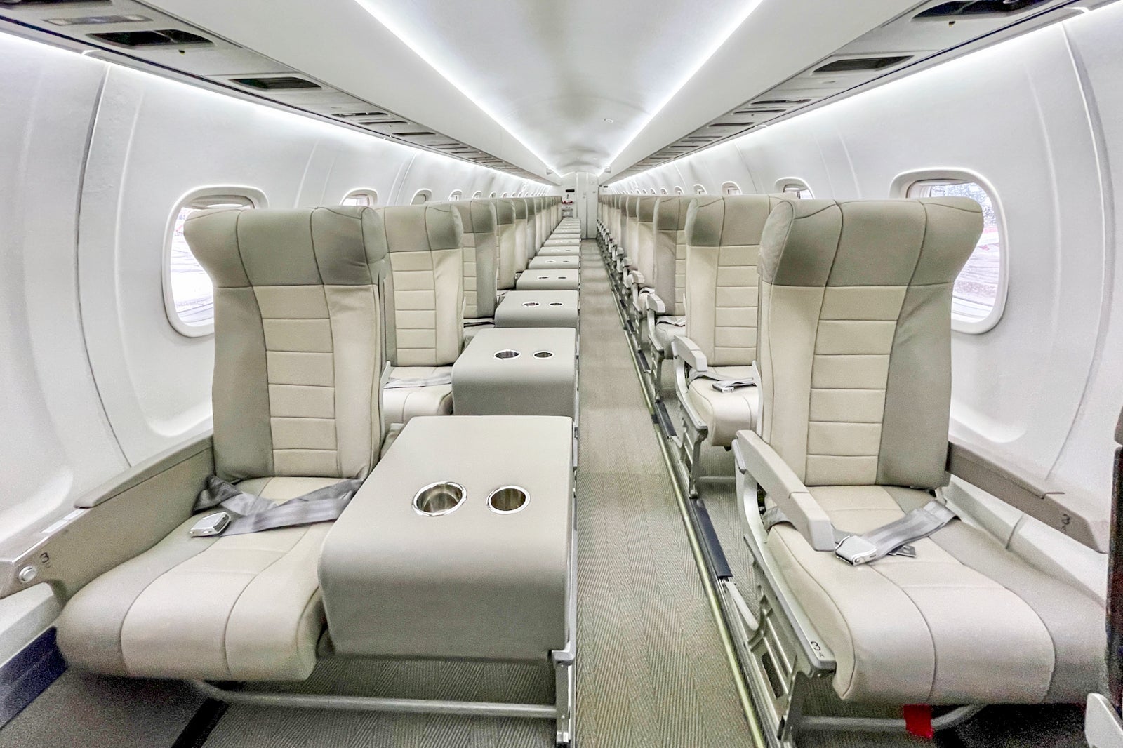 Behind the scenes: Touring JSX's ultra-spacious 1-1-configured jet ...