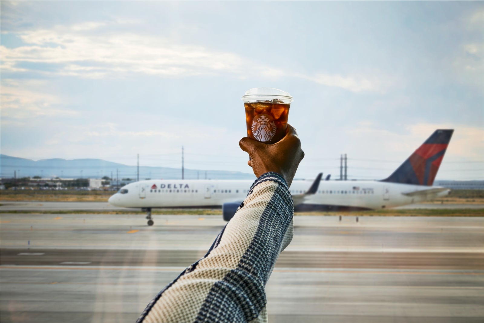 Delta changes Starbucks-SkyMiles earnings again, bringing back 1 mile per dollar spent