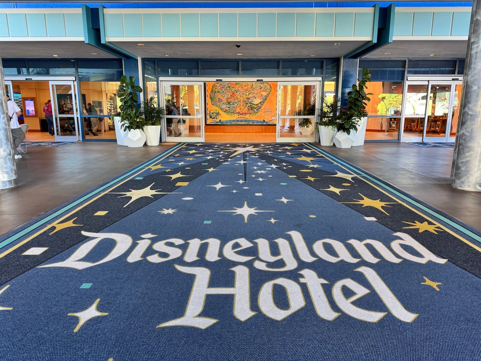 Disneylan Hotel entrance