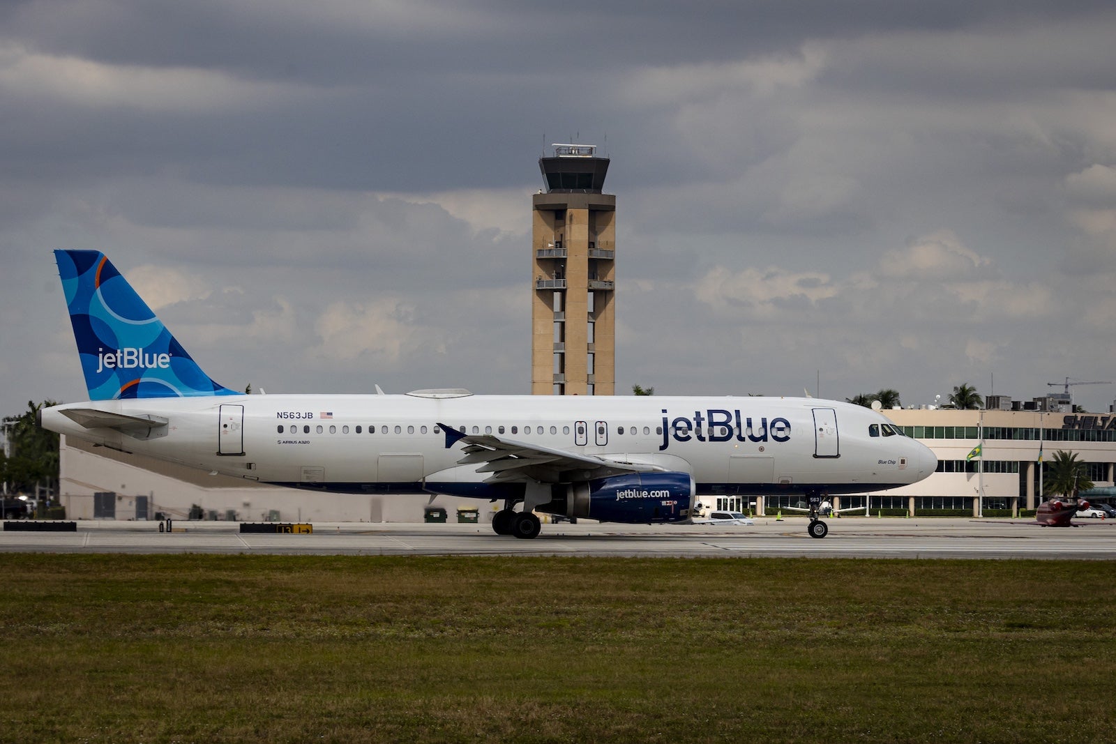 JetBlue drops 2 cities, 7 routes in shift to beef up Fort Lauderdale