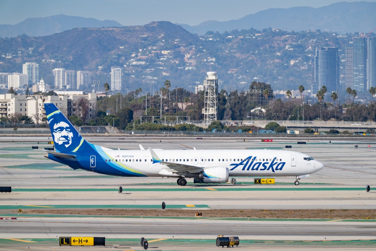 An Alaska Airlines plane taxis at Los Angeles International Airport (LAX). AARONP BAUER GRIFFIN/GC IMAGES VIA GETTY IMAGES