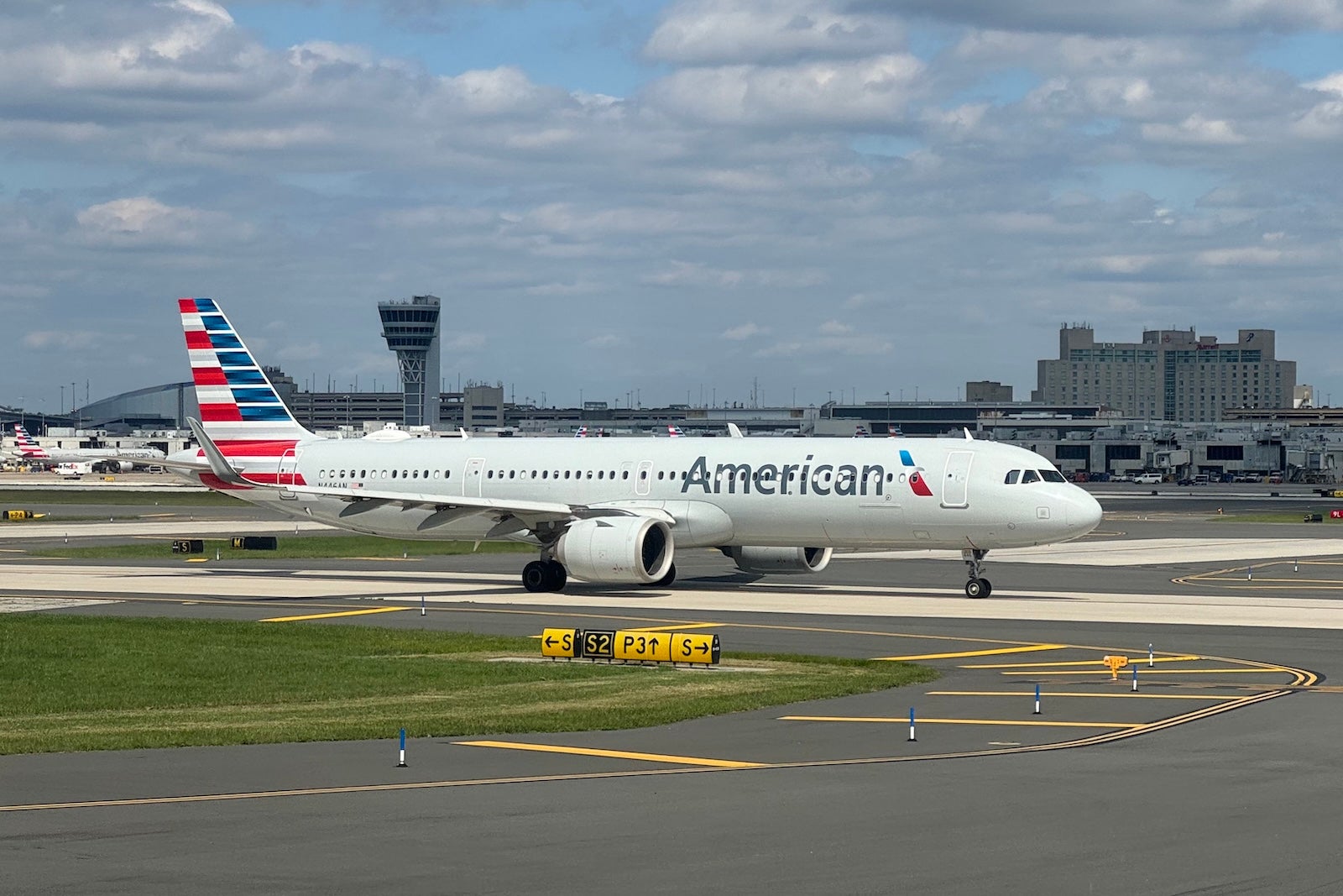 American to add Starlink Wi-Fi to its planes beginning in 2027