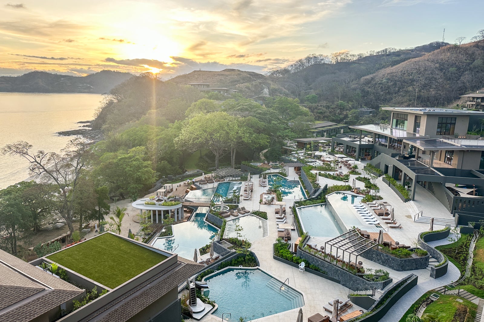 Best time to apply for Hilton American Express cards based on offer history