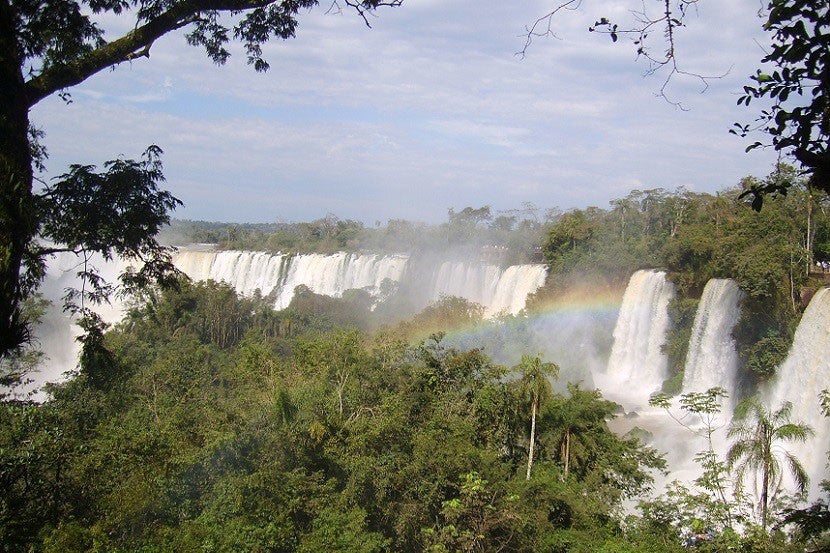 Waiting for friends to join you could mean you'll be missing out on incredible views of Iguazú Falls. Want to travel now? Just go!