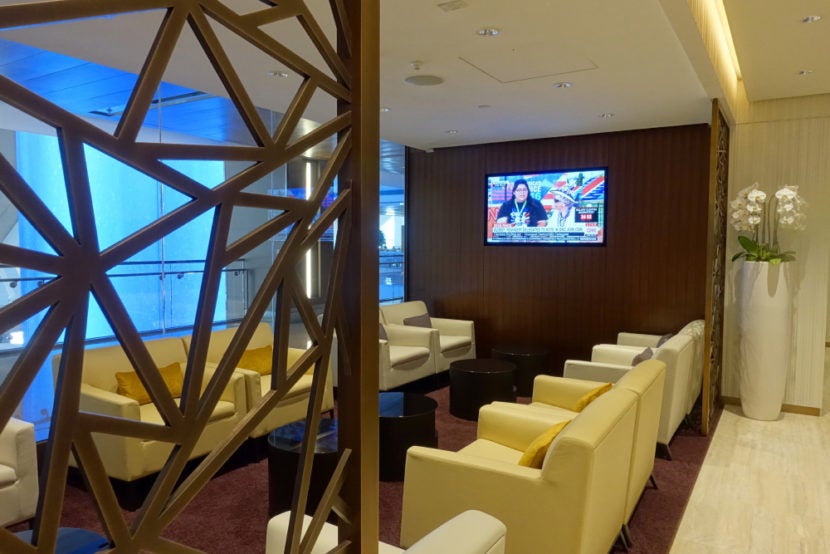 Etihad LAX Lounge Review