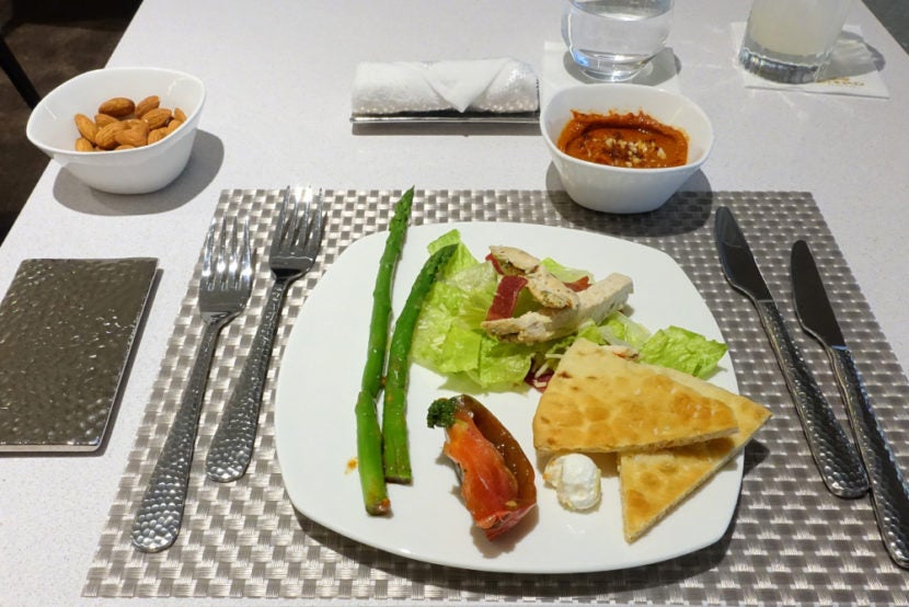 Etihad LAX Lounge Review