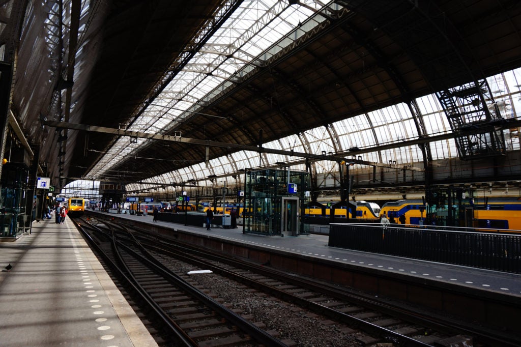 The tracks at Amsterdam Centraal can be more confusing than they at first appear. Image courtesy of Sebastiaan Kroes via Getty Images.